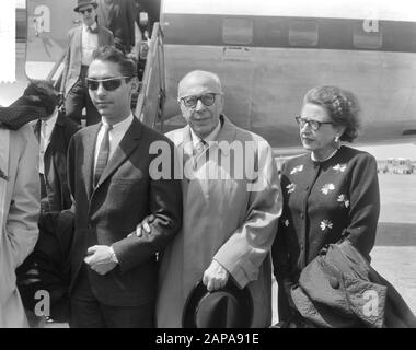 Arrival Cleveland Symphony Orchestra, upon arrival midde George Szell, John Browing (left) and mrs. A. Berly Barksdale Date: 23 June 1965 Keywords: arrivals, orchestras Personal name: George Szell Stock Photo