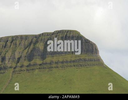 Limestone cliffs on a glacier carved mountain in Ireland- the Dartry Limestone formation on the north top side of Ben Bulben or Benbulbin in Co Sligo. Stock Photo