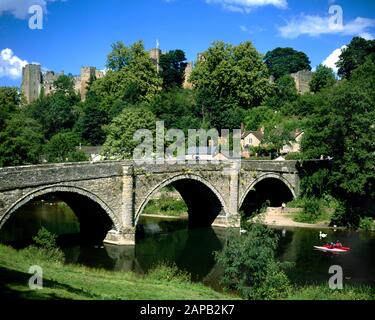 Dinham bridge, River Teme and Ludlow Castle, Ludlow, Shropshire. Stock Photo