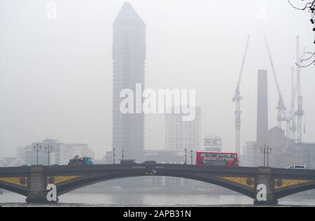 London, UK. 22nd Jan, 2020. Drizzle, mist and low cloud cover the River Thames at Chelsea. Credit: Brian Minkoff/Alamy Live News