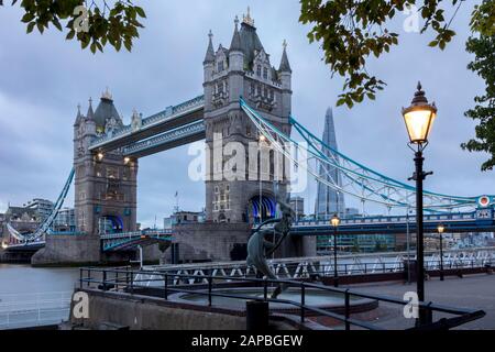 David Wynne's Girl with a Dolphin statue and fountain below the Tower Bridge, London, England, UK Stock Photo