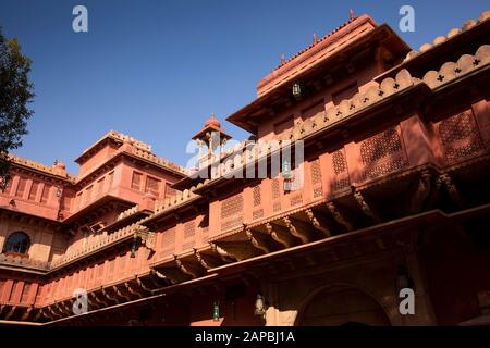 India, Rajasthan, Shekhawati, Bikaner, Gajner, Gajner Palace Heritage Hotel, former hunting lodge of Maharaja of Jaipur, traditional architecture, str Stock Photo