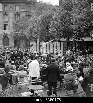 Quatorze Juillet in Paris Description: 14 July 1938, party, dancing crowd on the terrace opposite the Lycee Saint Louis in the Latin Quarter in the 6th arrondissement in Paris. Right middle an orchestra Date: 14 July 1938 Location: France, Paris Keywords: population, parties, street statues, terraces Stock Photo
