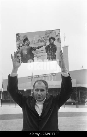 13th World Press Photo Edward T. Adams made best press photo E.T. Adams with his winning photo Street Corner Execution Date: March 14, 1969 Keywords: photographers, photography Personal name: Adams Edward T. Institution name: World Press Photo Stock Photo