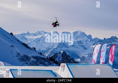 LAUSANNE, SWITZERLAND. 22th, Jan 2020. HARRINGTON Luca (NZL) competes in the Freestyle Skiing: Men's Freeski Big Air competitions during the Lausanne 2020 Youth Olympic Games at Leysin Park & Pipe on Wednesday, 22 January 2020. LAUSANNE, SWITZERLAND. Credit: Taka G Wu/Alamy Live News Stock Photo