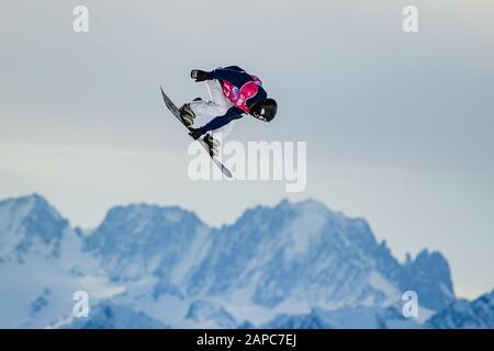 LAUSANNE, SWITZERLAND. 22th, Jan 2020. MORENO Valentin (ARG) competes in the Snowboard: Men's Big Air competitions during the Lausanne 2020 Youth Olympic Games at Leysin Park & Pipe on Wednesday, 22 January 2020. LAUSANNE, SWITZERLAND. Credit: Taka G Wu/Alamy Live News Stock Photo