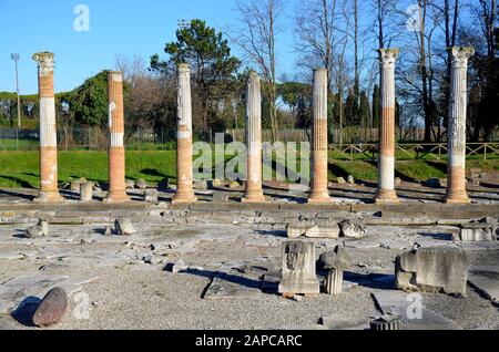 Historische Stadt Aquileia in Italien: Reste des Römischen Forums