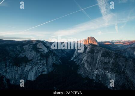 Last light of the day in the Yosemite Valley. Beautiful sunset over the Half Dome in one of the most gorgeous national parks of USA in California Stock Photo