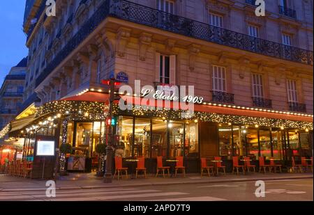 The traditional parisian restaurant Etoile 1903 at night . It located avenue Wagram in Paris, France. Stock Photo
