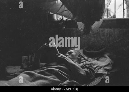 Coffee plantation 'de Koffiepot' at Ambarawa and “Zeelons in their doings” Description: Ambarawa: A military reading lying on his British Date: 12 December 1947 Location: Indonesia, Dutch-Indies Stock Photo