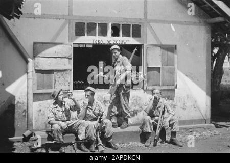 Coffee Plantation 'de Koffiepot' at Ambarawa and “Zeelwen in their doing and doing” Description: Ambarawa: Leen Stokman has a good business at the company De Koffiepot. When a patrol comes home, is the last stop at the canteen for a cool drink Date: 12 December 1947 Location: Indonesia, Dutch East Indies Stock Photo