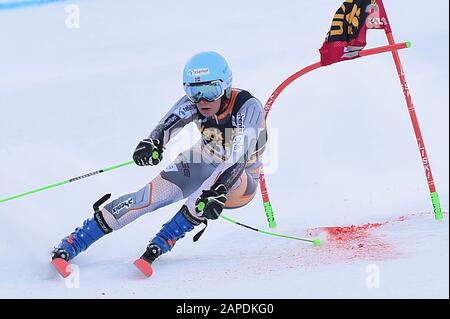 Sestriere, Italy. 19th Jan, 2020. truppe katharina (aut) during SKY World Cup - Parallel Giant Slalom Women, Ski in Sestriere, Italy, January 19 2020 Credit: Independent Photo Agency/Alamy Live News Stock Photo