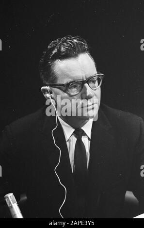 AVRO-TV Operation Vox Populi. The Russian V. A. Matvejew, political commentator Izwestia Date: September 25, 1967 Keywords: commentators, television programs Stock Photo