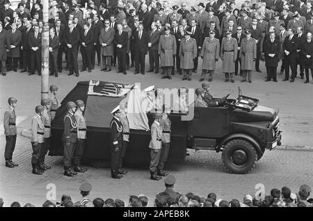 Burial Adenauer, the coffin on the car Date: April 25, 1967 Keywords ...