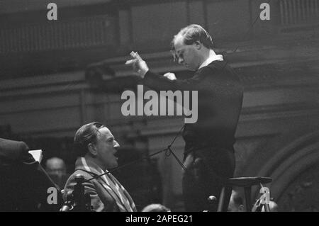 Bernard Haitink successor of Eduard van Bernum rehearses for the first time with the Concertgebouw Orchestra Date: March 24, 1960 Keywords: Concert ors', successors Personal name: Bernard Haitink, Eduard van Bernum Stock Photo