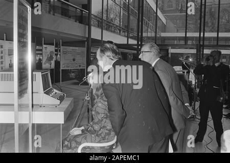 Opening by prince Claus of the Center for Automation in Arnhem Description: Viewing of the new centre Date: April 1, 1971 Location: Arnhem, Gelderland Keywords: computers, openings Stock Photo