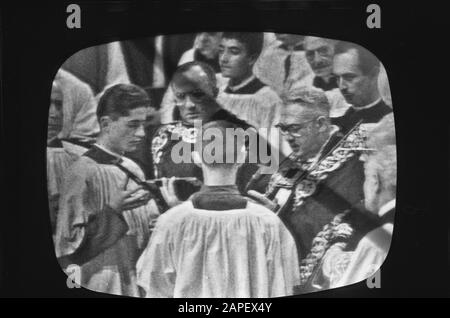 Deposition of remains Pope John XXIII in St. Peter in Rome. Chest covering Date: June 6, 1963 Location: Italy, Rome Keywords: chests Personal Name: John XXIII (Pope) Institution Name: Saint Peter Stock Photo