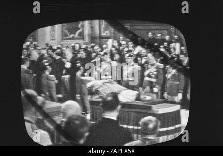 Deposition of remains Pope John XXIII in St. Pieter in Rome, bringing in, TV Date: 6 June 1963 Location: Italy, Rome Personal name: John XXIII (Pope) Institution name: Saint Peter, TV Stock Photo