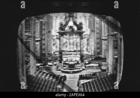 Deposition of remains Pope John XXIII in St. Peter in Rome. Chest covering Date: June 6, 1963 Location: Italy, Rome Keywords: chests Personal Name: John XXIII (Pope) Institution Name: Saint Peter Stock Photo