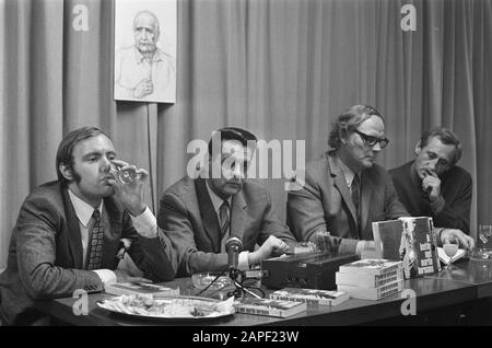 Book I lived with Martin Bormann published by Publisher Born, press conference The Hague. Recent portrait of Bormann Date: 13 November 1969 Location: The Hague, Zuid-Holland Keywords: books, press conferences, portraits, publishers Personal name: Bormann Stock Photo