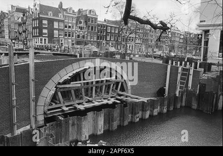 Construction of new bridge over Leliegracht near Keizersgracht is almost completed Date: March 26, 1981 Keywords: construction, bridges Stock Photo