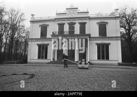 Construction decors A bridge too far in Deventer; Estate Het Schol will be built into Hotel Hartenstein Date: March 16, 1976 Location: Arnhem, Deventer Keywords: decors, film, hotels Stock Photo