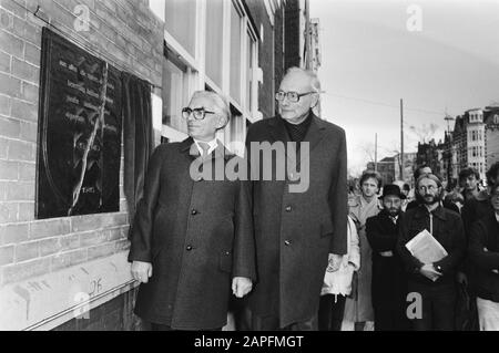 Mayor Polak unveils a plaque on the facade of the Reformed Pedagogical Academy in Amsterdam, for the help of Jewish children in 1940-1945 Description: Mayor Polak and Prof. V.D. Holly at the plaque Date: 10 December 1982 Location: Amsterdam, Noord-Holland Keywords: mayors, memorials, revelations, schools Personal name: Van De Hulst Stock Photo