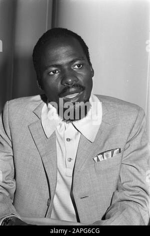 Chissano, representative of Frelimo in Tanzania at Schiphol Airport, assignment Haagsche Courant Date: 25 August 1972 Location: Noord-Holland, Schiphol Person name: Frelimo, The Hague Courant Stock Photo