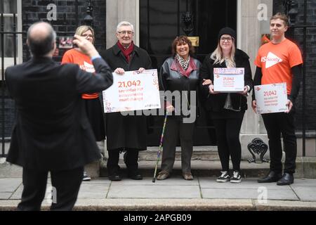 Janis Winehouse, mother of the late Amy Winehouse, with MS Society staff and people living with multiple sclerosis, delivers a letter to 10 Downing Street, London, demanding the government make urgent changes to Personal Independence Payments (PIP). Stock Photo