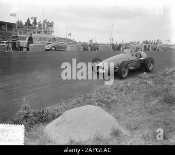 Grand Prix Zandvoort 1953 Description: Autoraces Dutch Grand Prix Zandvoort. Ascari in de bend Date: 7 June 1953 Location: Noord-Holland, Zandvoort Keywords: cars, sports Person name: Ascari, Alberto Stock Photo