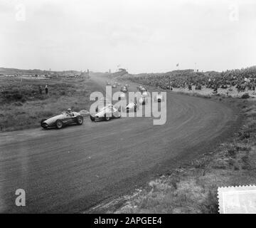 Grand Prix Zandvoort 1953 Description: Autoraces Dutch Grand Prix Zandvoort. Cars in the bend Date: 7 June 1953 Location: Noord-Holland, Zandvoort Keywords: cars, sports Stock Photo