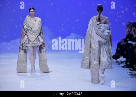 (200123) -- PARIS, Jan. 23, 2020 (Xinhua) -- Models present creations of Guo Pei's Spring/Summer 2020 Haute Couture collections during Paris Fashion Week in Paris, France, on Jan. 22, 2020. (Photo by Piero Biasion/Xinhua) Stock Photo