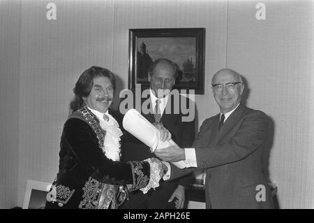 Czaar Peter (ir. K. van Hoffen van Stork werkspoor Diesel) received by ...