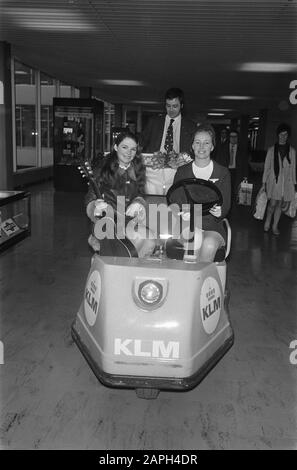 Dana, winner Song Contest leaves for Schiphol. Dana on KLM wagentje Date: 23 March 1970 Location: Noord-Holland, Schiphol Keywords: SONGFESTIVES, winners Institution name: KLM Stock Photo