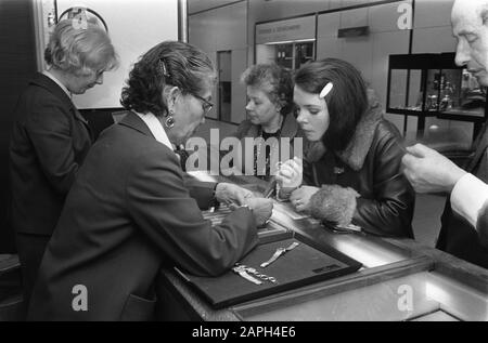 Dana, winner Song Contest leaves for Schiphol. Date: 23 March 1970 Location: Noord-Holland, Schiphol Keywords: SONG Festivals, winners Institution name: KLM Stock Photo