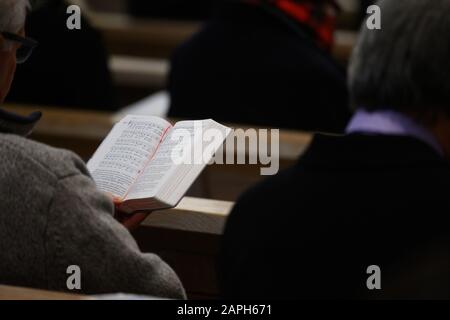 23 January 2020, Baden-Wuerttemberg, Stuttgart: Believers sing during a church service. Photo: Sebastian Gollnow/dpa Stock Photo