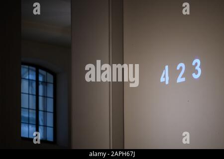 23 January 2020, Baden-Wuerttemberg, Stuttgart: A song indicator shows the number '423' during a service. Photo: Sebastian Gollnow/dpa Stock Photo