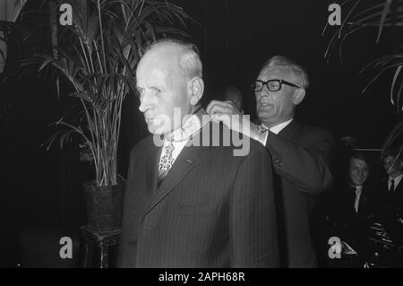 The Christian National Trade Association exists 60 years, meeting in Utrecht Description: The resigned CNV chairman J. Van Eibergen receives an award from Minister Roolvink hanged Date: 9 July 1969 Location: Utrecht (prov), Utrecht (city) Keywords: ministers, awards, meetings, chairmen Personal name: Eibergen, J. van, Roolvink, B. Institution name: CNV Stock Photo