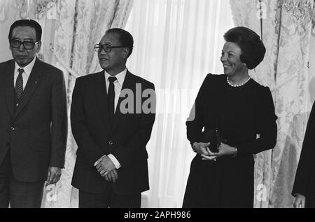 Visit Chinese premier Zhao Ziyang Description: The Chinese premier Zhao Ziyang (center) will be received by Queen Beatrix at Noordeinde Palace Date: 17 June 1985 Location: The Hague, Zuid-Holland Keywords: Receipts, visits, queens, prime ministers Personal name: Beatrix, queen, Ziyang, Zhao Institution name: Paleis Noordeinde Stock Photo