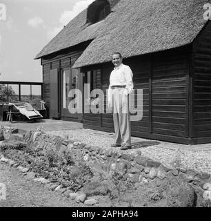 Eduard van Beinum at his country house Description: The conductor Eduard van Beinum stands smiling with a hand in his pocket at his country house Bergsham in Garderen Date: 5 June 1954 Location: Garderen, Gelderland Keywords: conductors, exterior, country houses, terraces Personal name: Beinum, Eduard van Stock Photo