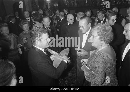 Queen Juliana and Prince Bernhard attend the Dutch gala premiere of film Battle of Britain at the Tuschinski Theater in Amsterdam Description: The English actor Kenneth More offers Prince Bernhard and Queen Juliana a model of a Spitfire to Date: 25 September 1969 Location: Amsterdam, Noord-Holland Keywords: actors, films, queens, premieres, theaters, aircraft Personal name: Bernhard (prince Netherlands), Juliana (queen Netherlands), More, Kenneth Institution name: Spitfire Stock Photo