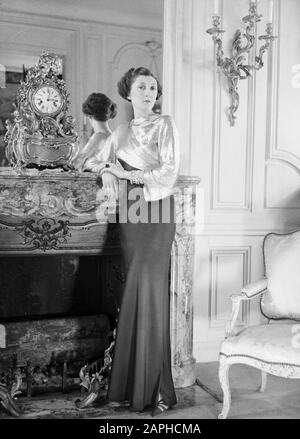 Countess of Paris Description: The Countess of Paris poses in a Hôtel in Paris in a dress by Paquin Date: 1936 Location: France, Paris Keywords: interiors, women Personal name: Isabelle Marie-Allure Victoire (Princess of Orleans), Paquin Stock Photo