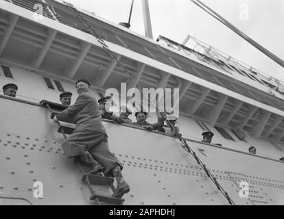 Travel with the MS Baloeran Description: Mr. Blitz on a rope ladder along the ship Date: 1935 Keywords: ladders, men, ships Personal name: Blitz, Andries Stock Photo