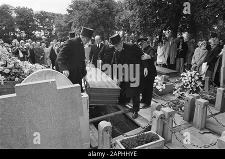 Funeral Of The Actress Fie Carelsen In The Hague Description: The 