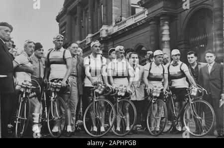 Tour de France 1950. The Dutch team at the start in Paris. Vl r. Wout Wagtmans, Frans Vos, Gerrit Voorting, Sjefke (Joseph) Jansen, Wim de Ruyter, Henk de Hoog; Stock Photo