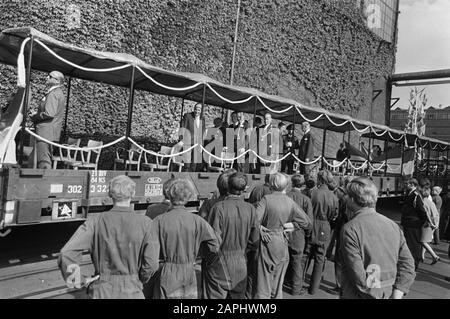 Prins Bernhard visits Twente Description: The prince during his tour through the factory of Stork Date: September 5, 1968 Location: Hengelo, Overijssel Keywords: visits, factories, tours Personal name: Bernhard, prince (1911-2004) Stock Photo