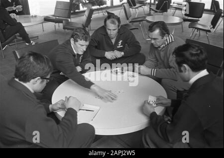 the team of Feijenoord trains in sports centre Zeist for the match against Legia-Warsaw Description: The footballers lay a card Date: 14 april 1970 Location: Utrecht, Zeist Keywords: playing cards, sports centers, football Stock Photo