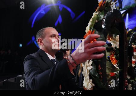 Jerusalem, Israel. 23rd Jan, 2020. President of Iceland President Guoni Thorlacius Johannesson takes part in a wreath-laying ceremony at the World Holocaust Forum marking 75 years since the liberation of the Nazi extermination camp Auschwitz, at Yad Vashem Holocaust memorial center in Jerusalem on Thursday, January 23, 2020. World leaders are marking the 75th anniversary of the liberation of the Nazi extermination camp Auschwitz. Pool Photo by Ronen Zvulun/UPI Credit: UPI/Alamy Live News Stock Photo