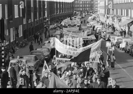 Demonstrative parade in Amsterdam by the Communist Party Description: Protesters draw flags and banners through the streets of Amsterdam Date: March 27, 1971 Location: Amsterdam, Noord-Holland Keywords : demonstrations, banners, flags Settings Name: CPN Stock Photo