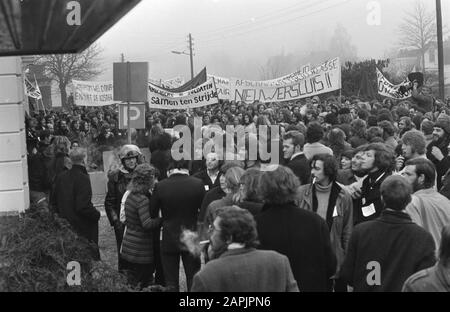 Demonstration of soldiers with the VVDM in Nieuwersluis against the criminal camp Nieuwersluis, protesters Date: December 18, 1971 Location: Nieuwersluis Keywords: MITARIES, demonstrations Institution name: VVDM Stock Photo